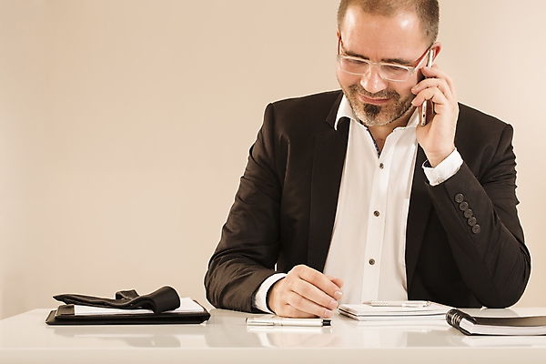 포토 JPG 해외이미지 백인 직업 1 라이프스타일 남자 셔츠 비즈니스 통신 모바일 노동자 스트레스 세포 실내 피곤 한명 사람 앉기 스마트폰 사무실 분노 흰색 표현 업무 비즈니스맨 좌절 전화기 책상 걱정 경영자 문제 긴장 경영 과로 과부하 우울증 트러블 해외202004 해외포토 서양인 감정 컬러 가구 컨셉 상의 모션 내부 생활 핸드폰 스마트기기 작업 직장인 질병 리더 파일형식 이미지허브