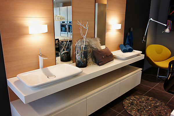 포토 JPG 해외이미지 라이프스타일 벽 가구 바닥 아파트 주택 실내 사람없음 내부 장식 인테리어 거울 욕실 플랫 고급 우아함 타일 오브젝트 수도꼭지 스타일 안락 해외202004 해외포토 디자인 생활용품 컨셉 건물 생활 파일형식 이미지허브