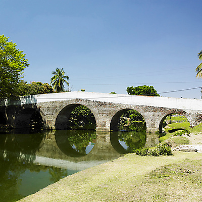 포토 JPG 해외이미지 외관 여행 고건축 건축양식 사람없음 야외 건물 물 강 미국 세계여행 역사 중앙아메리카 라틴아메리카 시력 쿠바 서인도제도 옛날 해외202004 해외포토 자연요소 건축물 건축 북아메리카 아메리카 세계 파일형식 이미지허브