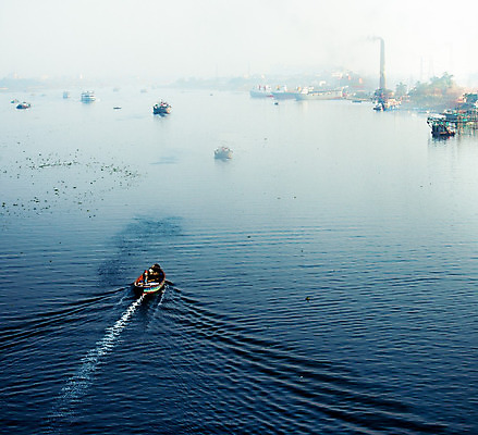 포토 JPG 해외이미지 바다 여행 백그라운드 요트 교통시설 자연 휴가 안테나 사람없음 물 파란색 흰색 보트 정상 모터 해외202004 해외포토 자연요소 컬러 교통 배_교통 통신 시설 생태계 파일형식 이미지허브