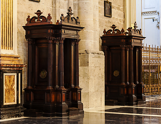 포토 JPG 해외이미지 기독교 종교 건축양식 대화 사람없음 목재 상자 교회 천주교 기도 커튼 무릎꿇기 비밀 성직자 입장 신성 성체 세기 신앙심 옛날 해외202004 해외포토 나무 건축 컨셉 재료 종교건축 모션 말하기 건물 파일형식 이미지허브