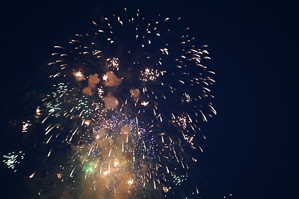 포토 JPG 해외이미지 기념일 행복 꽃다발 백그라운드 크리스마스 하늘 불 추상 휴가 새로움 기념 폭죽 불꽃놀이 이벤트 사람없음 파란색 빛 컬러풀 파티 검은색 축제 어둠 축하 야간 폭발 그림 쇼 경례 파열 독립 땅바닥 화상 해외202004 해외포토 자연요소 꽃 감정 컬러 컨셉 무늬 놀이 바닥 인사 상처 파일형식 이미지허브