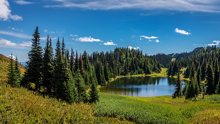 포토 JPG 해외이미지 나무 구름 계절 호수 여행 백그라운드 자연 하늘 산 파노라마 풍경 사람없음 야외 초록색 물 여름 파란색 태양 반사 계곡 하이킹 정상 숲 수평선 해외202004 해외포토 자연요소 식물 컬러 레저 촬영기법 생태계 파일형식 이미지허브