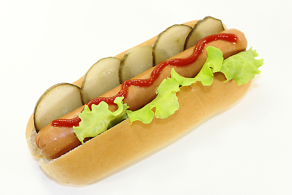 포토 JPG 해외이미지 채소 실내 사람없음 한개 소시지 케첩 흰배경 피클 핫도그 해외202004 해외포토 1 음식 백그라운드 패스트푸드 내부 흰색 소스_음식 가공식품 절임 파일형식 이미지허브