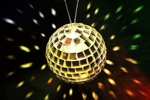 포토 JPG 해외이미지 백그라운드 공 유리 전등 조명 그림자 사람 사람없음 빨간색 초록색 파란색 빛 컬러풀 반사 노란색 거울 황금 오브젝트 디스코 여의주 유흥 해외202004 해외포토 음악 컬러 재질 춤 파일형식 이미지허브