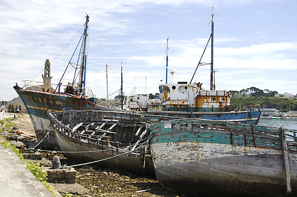 포토 JPG 해외이미지 구름 밧줄 모래 바다 하늘 낚시 항해 사람없음 목재 물 파란색 항구 프랑스 수확 보트 널 땅 버리기 싱크대 부식 함선 과거 프랑스어 깨짐 썩음 옛날 조난 노화 해외202004 해외포토 자연요소 나무 문자 유럽 줄 컬러 컨셉 농업 배_교통 재료 교통시설 모션 레저 개수대 파일형식 이미지허브