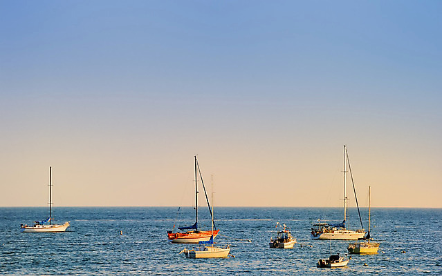 포토 JPG 해외이미지 바다 여행 요트 오렌지 자연 하늘 휴식 항해 사람없음 야외 빨간색 물 파란색 빛 컬러풀 햇빛 태양 노란색 여행객 평화 맑음 보라색 황혼 일몰 새벽 보트 분위기 저녁 함선 수평선 해외202004 해외포토 자연요소 컬러 컨셉 배_교통 과일 날씨 사람 노을 야간 생태계 파일형식 이미지허브
