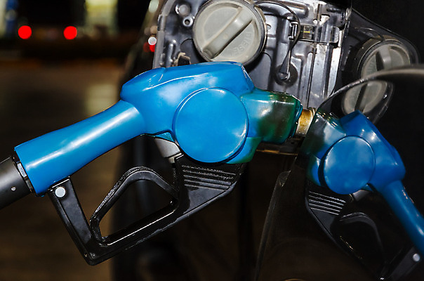 포토 JPG 해외이미지 교통시설 자동차 사람없음 파란색 검은색 힘 에너지 역 휘발유 석유 야간 서비스 탱크 연료 펌프 노즐 디젤 자동 해외202004 해외포토 자연요소 육상교통 컬러 교통 시설 파일형식 이미지허브