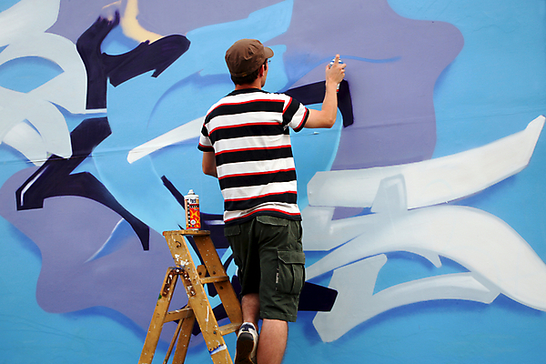 포토 JPG 해외이미지 학생 디자인 선 음악 벽 컨셉 곡선 상상 노동자 독일 창조 미술 사람 사람없음 그래픽 파란색 페인트 도시 붓 업무 작업 그림 예술가 페인트붓 분무기 베를린 장인 랩 업그레이드 스타일 해외202004 해외포토 직업 유럽 컬러 문화예술 파일형식 이미지허브