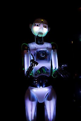 포토 JPG 해외이미지 검은배경 관리 사람없음 빛 스트레칭 기계 인사 로봇 네온 해외202004 해외포토 백그라운드 운동 검은색 예절 파일형식 이미지허브