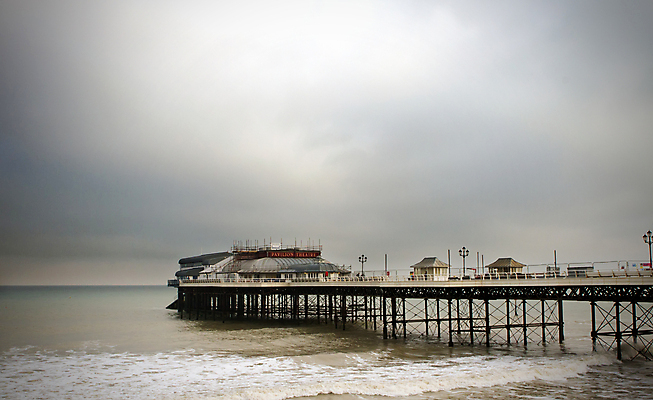 포토 JPG 해외이미지 나무 구름 전통 영어 외관 모래 파도 바다 여행 하늘 휴가 영국 잉글랜드 프레임 사람없음 야외 건물 여름 파란색 일출 항구 황혼 새벽 산책로 회색 흰색 시골집 휴양지 폭풍 북쪽 타운 동쪽 구식 빅토리아 해외202004 해외포토 자연요소 식물 문자 건축물 계절 유럽 길 컬러 교통시설 날씨 주택 노을 일몰 장소 도시 방향 파일형식 이미지허브