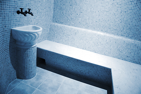 포토 JPG 해외이미지 벽 벤치 호텔 휴식 주택 건강 그림자 사람없음 내부 치료 가로 물 파란색 빛 금속 스파 방 젖음 추위 욕실 뜨거움 클래식 모서리 고급 빨래 타일 싱크대 수도꼭지 화장실 대리석 사우나 여관 놋쇠 사생활 해외202004 해외포토 자연요소 컬러 컨셉 가사 의자 재료 의학 재질 숙소 건물 개수대 파일형식 이미지허브