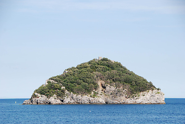 포토 JPG 해외이미지 나무 유럽 바다 섬 여행 백그라운드 자연 하늘 휴가 파노라마 풍경 사람없음 야외 물 여름 파란색 맑음 이탈리아 만 암초 내추럴 보호구역 해외202004 해외포토 자연요소 식물 계절 나라 컬러 날씨 촬영기법 생태계 구역 파일형식 이미지허브