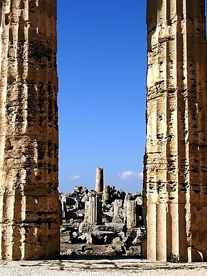 포토 JPG 해외이미지 유럽 여행 건축양식 사람없음 관광지 사찰 역사 그리스 폐허 과거 그리스인 고고학 로마인 명승지 카피스페이스 해외202004 해외포토 서양인 교육 건축 나라 컨셉 종교건축 인종 풍경 공백 파일형식 이미지허브