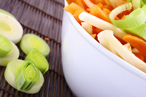 포토 JPG 해외이미지 접시 음식 다이어트 채소 오렌지 오이 건강 요리 사람없음 초록색 주방 정원 식사 저녁식사 당근 샐러드 흰색 신선 고명 닫기 자르기 먹기 준비 유기농 날것 슬라이스 후추 성분 내추럴 점심식사 섞기 영양분 채식주의자 개조 해외202004 해외포토 식기 웰빙 컬러 과일 모션 뿌리채소 향신료 채식 파일형식 이미지허브