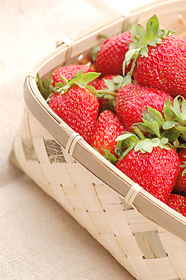 포토 JPG 해외이미지 나무 전통 라이프스타일 열매 꽃 음료 음식 잎 다이어트 과일 자연 딸기 디저트 건강 사람없음 장식 알약 약 농장 갈색 바구니 마을 정원 시장 달콤 맛 먹기 상쾌 유기농 향 밀짚 짜임 흙더미 숙성 카피스페이스 해외202004 해외포토 식물 웰빙 감정 컬러 컨셉 농업 의학 모션 생활 흙 공백 짚 생태계 파일형식 더미 이미지허브