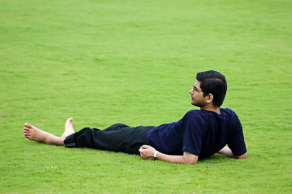 포토 JPG 해외이미지 라이프스타일 공원 남자 행복 밭 자연 휴가 휴식 한명 사람 잔디 성인 야외 초록색 봄 꿈 자유 싱글 무료 해외202004 해외포토 식물 1 계절 공공시설 감정 컬러 컨셉 농업 생활 생태계 파일형식 이미지허브