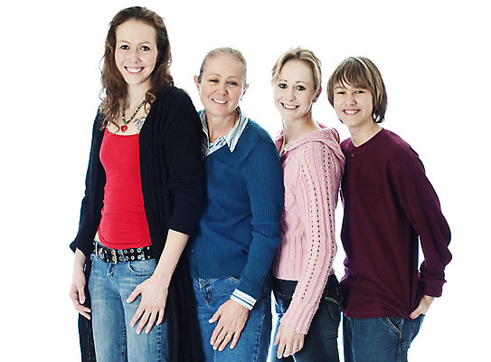 포토 JPG 해외이미지 여자 남자 딸 행복 아들 어린이 포즈 가족 엄마 서기 여러명 세로 사진촬영 고립 해외202004 해외포토 감정 다수 관계 모션 사람 촬영 파일형식 이미지허브