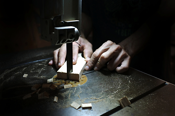 포토 JPG 해외이미지 직업 손 산업 백그라운드 노동자 주택 실내 사람없음 목재 금속 힘 기계 장비 공구 업무 작업 칼날 작업실 기술자 수리 자르기 목수 목공예 공학 DIY 유지 방법 철강 톱질 해외202004 해외포토 나무 교육 재료 모션 재질 취미 내부 건물 신체부위 도구 공예 파일형식 이미지허브
