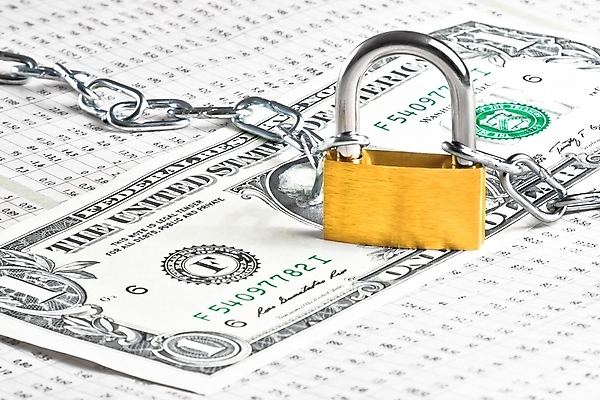 포토 JPG 해외이미지 종이 컨셉 지폐 돈 비즈니스 열쇠 자물쇠 안전 사람없음 금융 쇼핑 믿음 달러 금속 저축 흰색 오픈 신문 재산 황금 보호 가득함 심볼 오브젝트 잠금 보안 투자 상업 시스템 보험 대출 빚 계좌 고립 위기 비용 해외202004 해외포토 감정 컬러 재질 간행물 경제 뉴스 파일형식 이미지허브