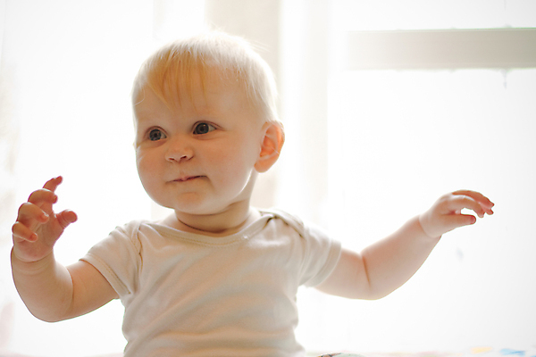 포토 JPG 해외이미지 모델 딸 행복 얼굴 어린이 자연 놀이 미래 새로움 건강 한명 웃음 사람 파란색 흰색 아기 신생아 오픈 입 달콤 작음 부드러움 세대 돌봄 해외202004 해외포토 1 감정 컬러 컨셉 가족 모션 표정 신체부위 감각 맛 크기 생태계 파일형식 이미지허브