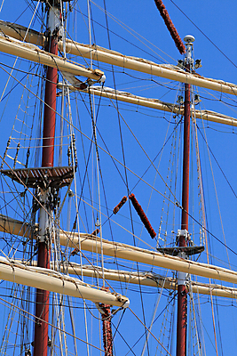 포토 JPG 해외이미지 외관 선 밧줄 바다 여행 요트 하늘 휴가 휴식 항해 사람없음 세로 항구 보트 황무지 큼 광택 봉 폴란드 돛대 레가타 해외202004 해외포토 유럽 줄 컨셉 배_교통 교통시설 크기 파일형식 이미지허브