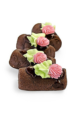 포토 JPG 해외이미지 디자인 꽃 음식 백그라운드 잎 디저트 실내 3 사람없음 장식 가로 갈색 케이크 초콜릿 기쁨 흰색 대접 신선 화려 달콤 맛 유혹 자르기 크림 서식 고립 반투명 페스츄리 많음 해외202004 해외포토 식물 감정 빵 컬러 컨셉 모션 내부 파일형식 이미지허브