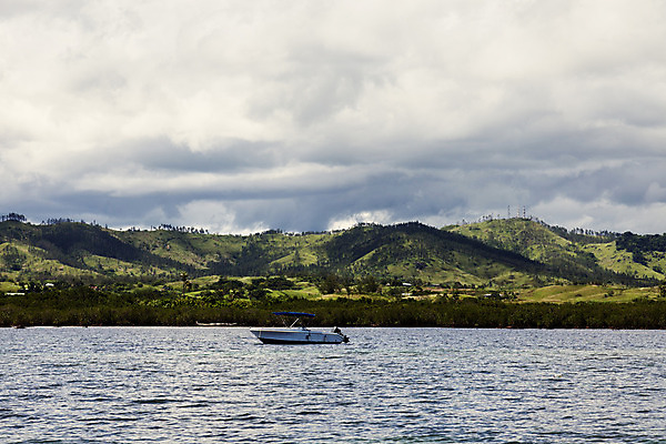 포토 JPG 해외이미지 여행 하늘 사람없음 초록색 물 만 보트 언덕 해외202004 해외포토 자연요소 컬러 배_교통 파일형식 이미지허브