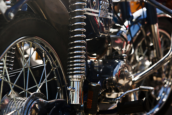 포토 JPG 해외이미지 벽 2 의자 교통시설 거리 사람없음 야외 파란색 금속 오토바이 수확 흰색 도시 바퀴 클래식 승차 주차 묘사 복고 쇼 엔진 모터 옛날 회복 스타일 해외202004 해외포토 컬러 가구 교통 컨셉 농업 모션 재질 바이크 시설 파일형식 이미지허브