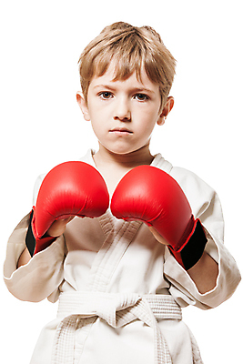 포토 JPG 해외이미지 백인 라이프스타일 남자 아들 어린이 스포츠 포즈 장갑 유니폼 건강 미술 한명 사람 소년 운동 일본 힘 주먹 권투 벨트 흰색 기모노 연습 태권도 싸움 유도 고립 때리기 셀프 킥복싱 해외202004 해외포토 서양인 1 잡화 옷 아시아 컬러 가족 모션 문화예술 생활 격투기 일본전통의상 파일형식 이미지허브