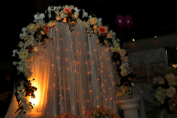 포토 JPG 해외이미지 드레스 옷 여자 행복 결혼 백그라운드 결혼식 휴가 사람없음 쇼핑 유행 세일 상점 기쁨 흰색 축하 가운 선택 구매 베일 해외202004 해외포토 감정 컬러 컨셉 사람 이벤트 파일형식 이미지허브