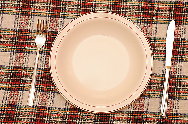 포토 JPG 해외이미지 식기 접시 백그라운드 포크 탁자 주방용품 사람없음 빨간색 세트 컬러풀 금속 주방 식사 저녁식사 장비 식탁보 흰색 기구 칼 은색 철 확인 서빙 설정 깅엄 정물화 해외202004 해외포토 컬러 가구 생활용품 재질 그림 파일형식 이미지허브