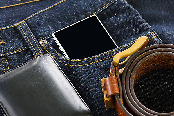 포토 JPG 해외이미지 디자인 남자 백그라운드 컨셉 비즈니스 사람없음 파란색 스마트폰 핸드폰 갈색 유행 금속 벨트 흰색 청바지 지갑 고급 주머니 가죽 스마트 오브젝트 질감 카피스페이스 해외202004 해외포토 잡화 컬러 바지 재질 사람 전자제품 스마트기기 공백 파일형식 이미지허브