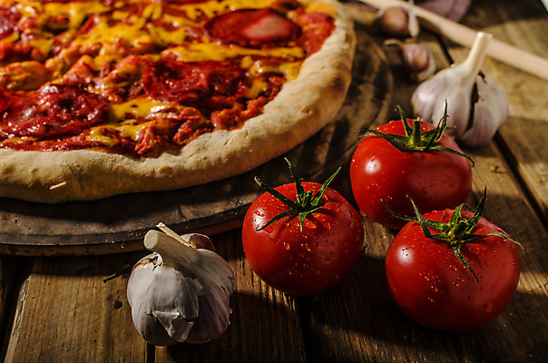 포토 JPG 해외이미지 전통 음식 조각 백그라운드 토마토 채소 탁자 치즈 피자 육류 요리 사람없음 목재 빨간색 식사 저녁식사 어둠 이탈리아 껍질 시골 신선 뜨거움 맛 정상 굽기 지중해 속도 유기농 올리브 햄 반죽 후추 바질 점심식사 모짜렐라치즈 바이오 살라미 초리조 페퍼로니 핸드메이드 해외202004 해외포토 나무 웰빙 열매 유럽 바다 컬러 가구 컨셉 식재료 재료 유제품 패스트푸드 서양음식 소시지 구이 향신료 파일형식 이미지허브