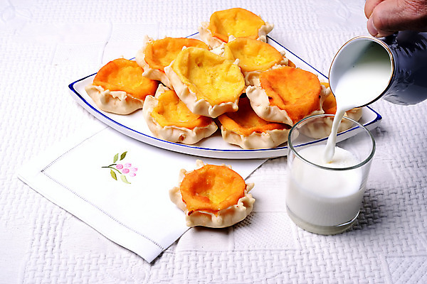 포토 JPG 해외이미지 전통 음식 재료 디저트 쟁반 사람없음 쿠키 케이크 계란 이탈리아 빵집 이탈리아음식 달콤 아침식사 설탕 굽기 흰배경 양배추 레시피 고립 페스츄리 티라미수 해외202004 해외포토 유럽 빵 백그라운드 채소 서양음식 상점 알 식사 흰색 맛 구이 파일형식 이미지허브