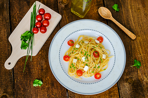 포토 JPG 해외이미지 전통 라이프스타일 접시 리본 문화 음료 음식 포크 패턴 다이어트 토마토 채소 건조 파스타 건강 스파게티 요리 사람없음 초록색 빛 와인 식사 저녁식사 봄 이탈리아 시골 체리 사발 닫기 차 밀 지중해 먹기 허브 아스파라거스 후추 바질 점심식사 모짜렐라치즈 채식주의자 해외202004 해외포토 식물 식기 계절 유럽 바다 컬러 무늬 과일 모션 치즈 곡류 주류 서양음식 생활 사기그릇 향신료 채식 파일형식 이미지허브