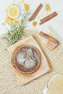 포토 JPG 해외이미지 조각 신체 재료 표면 휴식 쟁반 실내 가면 사람 사람없음 목재 치료 세로 약 스파 침묵 화장품 금지 신선 마사지 바 고급 씻기 상품 소중 레몬 허브 피부관리 유기농 심플 머리위 비누 점토 진흙 아로마테라피 로즈메리 내추럴 금잔화 돌봄 시나몬 핸드메이드 귀리 해외202004 해외포토 나무 식물 웰빙 꽃 컨셉 과일 의학 모션 곡류 내부 위생용품 뷰티 소리 청결 테라피 파일형식 이미지허브