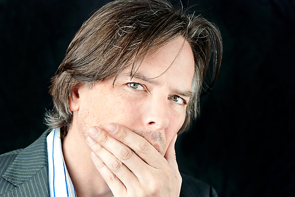 포토 JPG 해외이미지 직업 라이프스타일 손 응시 남자 감정 얼굴 비즈니스 스트레스 건강 피곤 한명 사람 정장 건강관리 고통 슬픔 표현 비즈니스맨 좌절 질병 상처 종업원 고민 두통 감염 목 문제 긴장 편두통 해로움 해외202004 해외포토 1 시선 옷 컨셉 의학 관리 생활 신체부위 직장인 파일형식 이미지허브