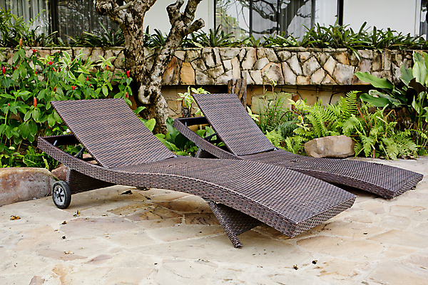 포토 JPG 해외이미지 아시아 모래 바다 여행 2 벤치 의자 휴가 휴식 풍경 해변 사람없음 목재 물 파란색 모래사장 여행객 평화 침묵 휴게실 갑판 휴양지 해외202004 해외포토 자연요소 나무 나라 컬러 가구 컨셉 배_교통 재료 사람 소리 장소 파일형식 이미지허브