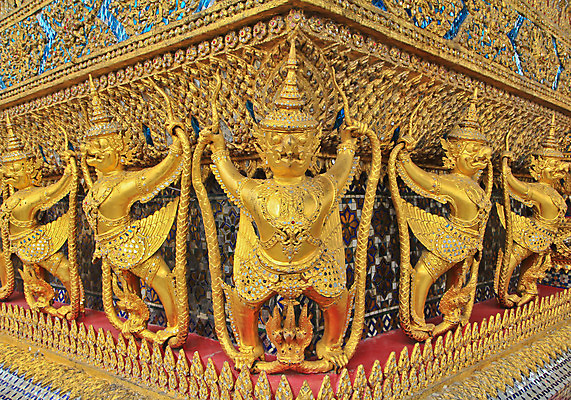 포토 JPG 해외이미지 외관 아시아 종교 문화 여행 불교 건축양식 태국 동양인 인종 사람없음 장식 여행객 궁전 사찰 황금 고급 방콕 에메랄드 수도원 동쪽 강렬 이국적 해외202004 해외포토 건축 나라 컨셉 고건축 종교건축 사람 보석 방향 파일형식 이미지허브