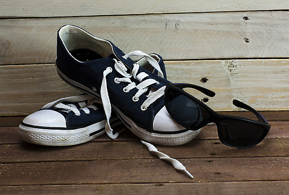 포토 JPG 해외이미지 백그라운드 운동화 신발 발 거리 사람 사람없음 파란색 청춘 유행 수확 흰색 도시 쌍 정상 복고 캔버스 고립 그런지 양발 옛날 스타일 해외202004 해외포토 컬러 컨셉 농업 신체부위 파일형식 이미지허브