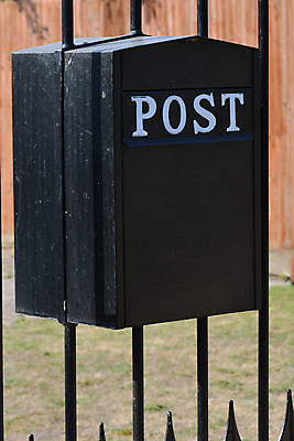 포토 JPG 해외이미지 전통 유럽 백그라운드 통신 주택 사람없음 상자 금속 검은색 수확 클래식 편지 심볼 오브젝트 서비스 복고 옛날 해외202004 해외포토 나라 컬러 컨셉 농업 재질 건물 파일형식 이미지허브