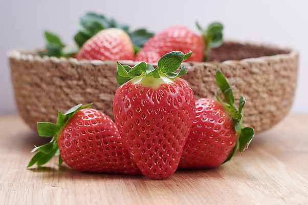 포토 JPG 해외이미지 그릇 접시 계절 열매 음식 백그라운드 잎 과일 재료 자연 탁자 딸기 디저트 건강 사람 사람없음 목재 빨간색 세로 초록색 농장 바구니 금지 흰색 시골 신선 그룹 사발 달콤 아침식사 널 정상 큼 먹기 오브젝트 상쾌 유기농 날것 점토 흙더미 숙성 채식주의자 해외202004 해외포토 나무 식물 식기 웰빙 감정 컬러 가구 농업 모션 식사 흙 사기그릇 맛 크기 생태계 채식 파일형식 더미 이미지허브