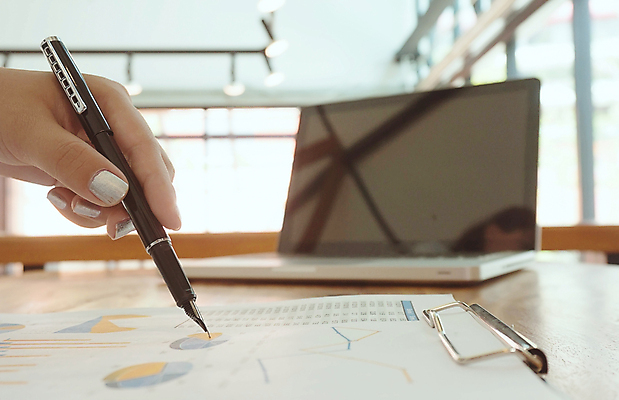 포토 JPG 해외이미지 직업 남자 백그라운드 컨셉 인터넷 회사 비즈니스 성공 그래프 선물 사람 사람없음 금융 노트북 컴퓨터 사무실 알약 펜 자료 업무 비즈니스맨 그룹 시장 결과 토론 분석 보고서 상담 경영자 문서 창업 보여주기 회계 경영 마케팅 투자자 프로젝트 해외202004 해외포토 모션 경제 전자제품 필기구 약 작업 직장인 리더 투자 자영업 파일형식 이미지허브