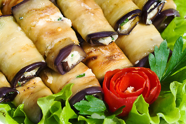 포토 JPG 해외이미지 접시 음식 토마토 채소 가지 치즈 건강 마늘 사람없음 초록색 저녁식사 샐러드 굽기 점심식사 폭식 채식주의자 핸드메이드 해외202004 해외포토 식기 컬러 유제품 식사 구이 채식 파일형식 이미지허브