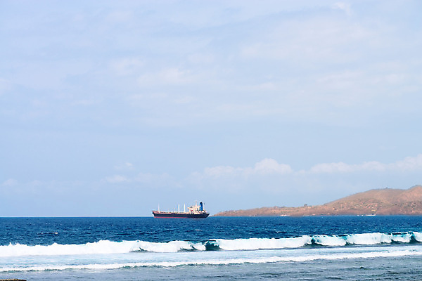 포토 JPG 해외이미지 구름 산업 아시아 바다 여행 백그라운드 비즈니스 교통시설 자연 하늘 동양인 풍경 사람없음 물 항구 검은색 힘 에너지 화물 보트 무역 함선 탱크 발리 인도네시아 포트 유조선 철강 해외202004 해외포토 자연요소 나라 컬러 섬 교통 배_교통 인종 운송업 시설 생태계 파일형식 이미지허브