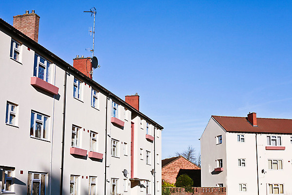 포토 JPG 해외이미지 영어 외관 건축양식 창문 하늘 지붕 영국 잉글랜드 아파트 주택 사람없음 야외 건물 블록 재산 국회 진짜 해외202004 해외포토 문자 건축물 건축 유럽 금융 파일형식 이미지허브