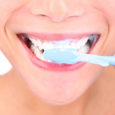 포토 JPG 해외이미지 백인 응시 여자 행복 얼굴 아침 건강 치과 한명 사람 동양인 성인 일상 청결 거품 흰색 신선 붓 입 치아 칫솔 입술 부식 치과의사 치약 내추럴 돌봄 완벽 위생관리 해외202004 해외포토 주간 서양인 1 시선 감정 컬러 컨셉 모션 병원 관리 인종 라이프 신체부위 위생용품 의사 소화기관 위생 파일형식 이미지허브