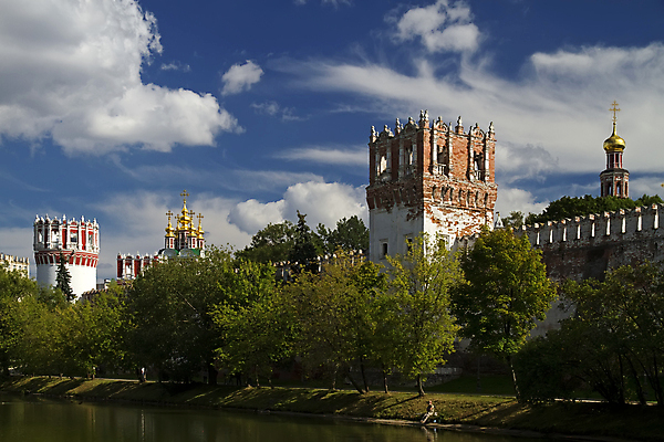 포토 JPG 해외이미지 기독교 벽 십자가 하늘 사람없음 교회 탑 연못 사찰 성 러시아 수도원 모스크바 수녀원 해외202004 해외포토 건축물 유럽 종교 종교건축 건물 파일형식 이미지허브