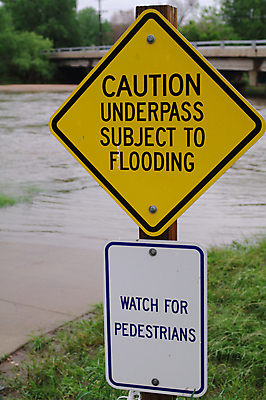 포토 JPG 해외이미지 계절 공원 도로 교통시설 자연 날씨 거리 경고 안전 사람없음 물 강 글로벌 환경 수중 손상 젖음 위험 홍수 사인 폭풍 내추럴 재앙 콜로라도 한계 헬프 해외202004 해외포토 자연요소 공공시설 길 교통 컨셉 미국 도움 자연재해 시설 생태계 파일형식 이미지허브